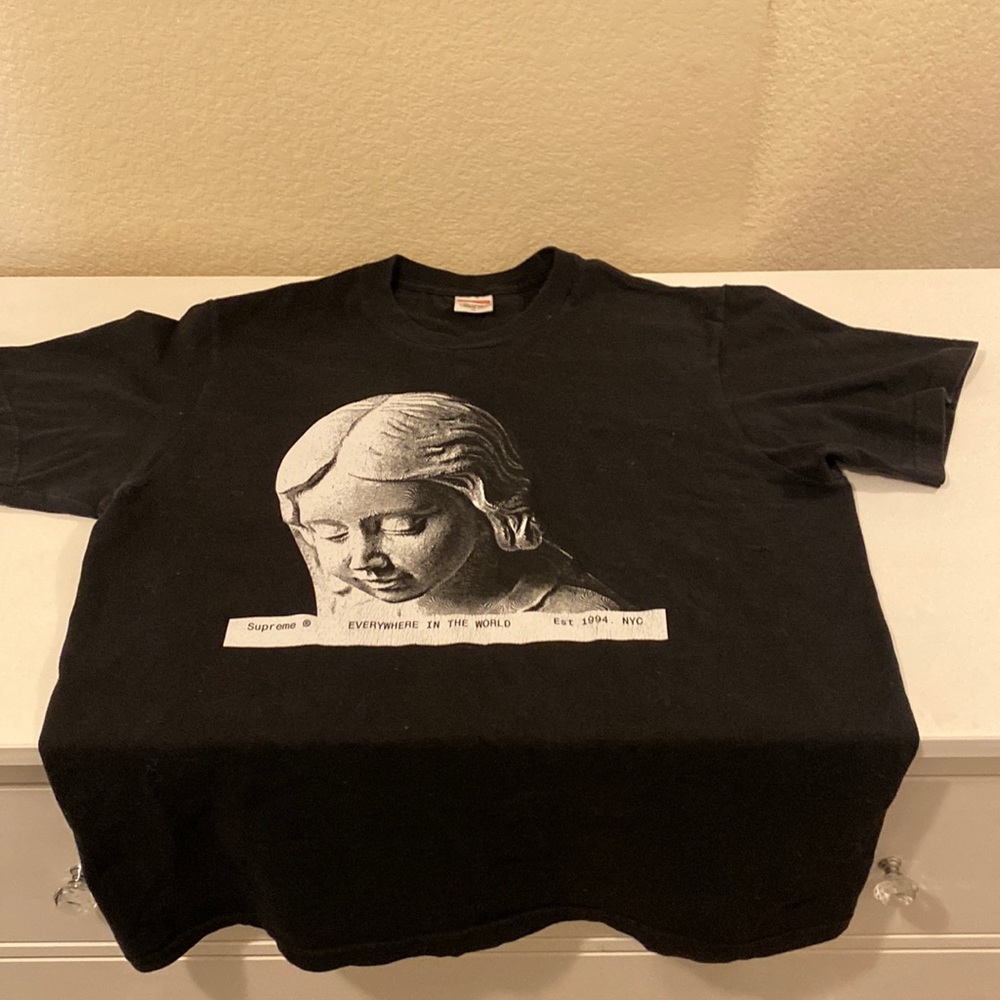 Men Supreme everywhere tee